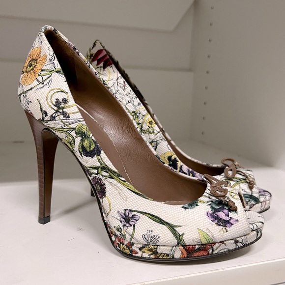 Brand new Gucci Flora pumps - Picture 1 of 6